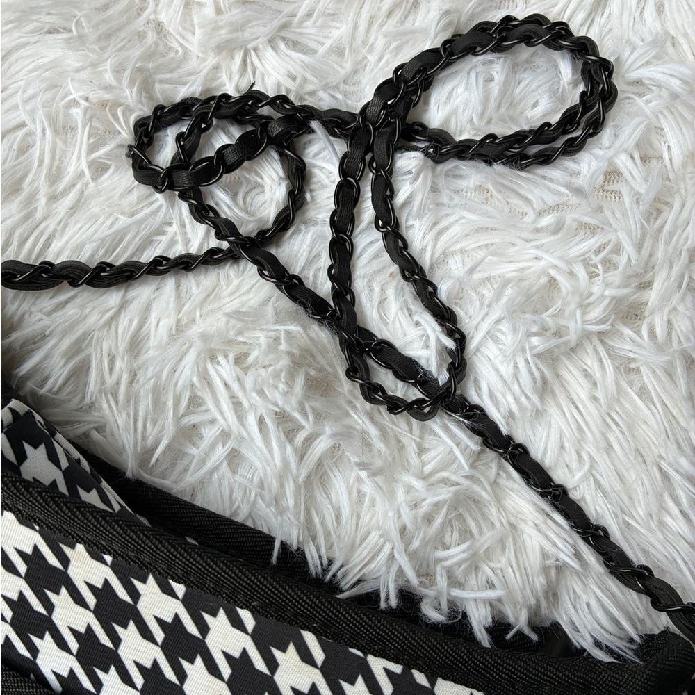 HAUTE SHORE JERI Houndstooth Print Crossbody 🖤 - Picture 13 of 13
